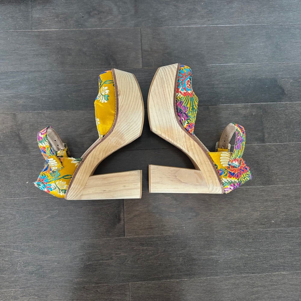 Free People Chunky Starlet Platform Clogs Embroidered Boho Festival Retro  38 - Picture 3 of 10